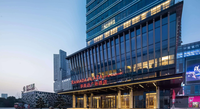 Ramada Plaza Wyndham Xiangyang Xiangzhou, Rezervovat Hotel Hotely v Xiangyang s parkováním, Parkování