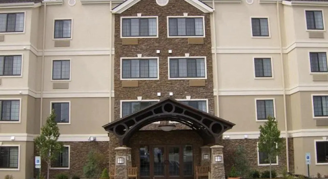 Кровать в общем номере Staybridge Suites Davenport by IHG