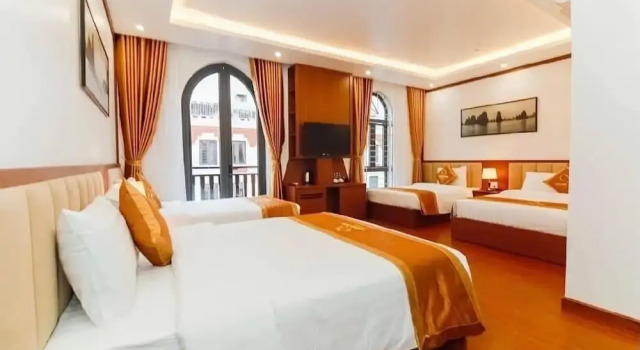 Кровать в общем номере Quỳnh Anh Hotel Hạ Long