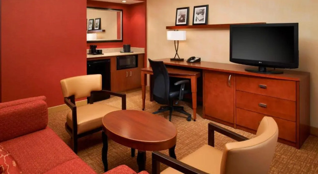 Люкс c 1 комнатой Courtyard by Marriott Chicago Waukegan / Gurnee