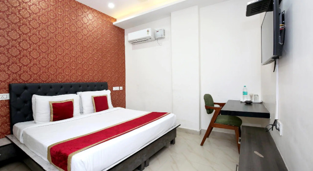 OYO 7100 Hotel Crossroads, Varaa Hotelli Chandigarh 