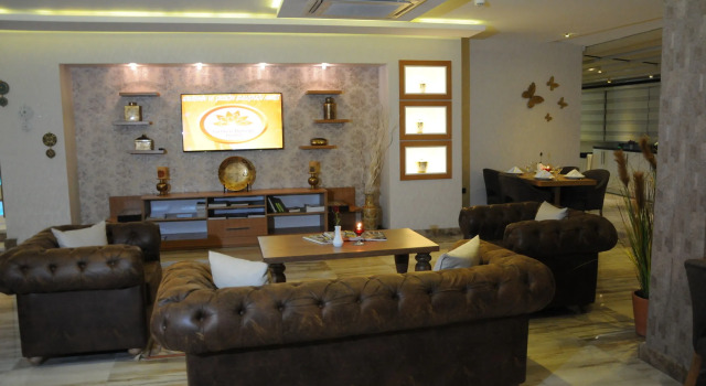 Golden Deluxe Hotel