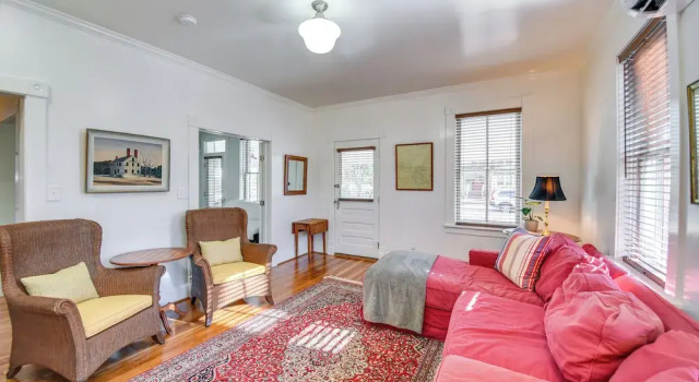 Radiant Gloucester House with Private Porch, Reserva ahora Casa o chalet Gloucester Virginia