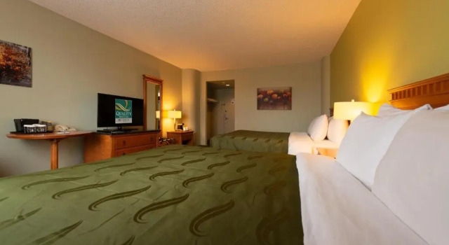 Четырёхместный номер Standard Holiday Inn St-Jean-sur-Richelieu Congrès by IHG