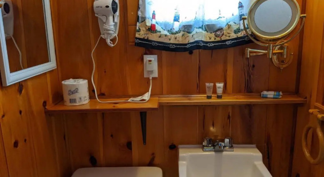 Четырёхместный коттедж Isleview Motel and Cottages