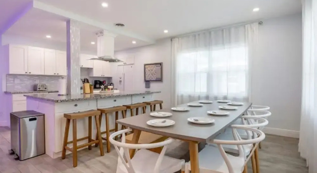Коттедж Fun Family-friendly Largo Home Heated Pool
