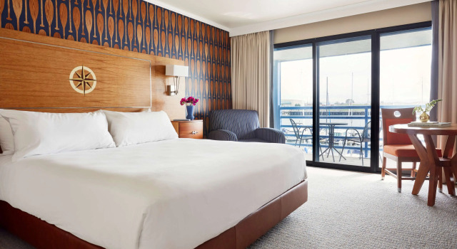 Двухместный номер с балконом и с видом на воду Waterfront Hotel, part of JdV by Hyatt (12381)
