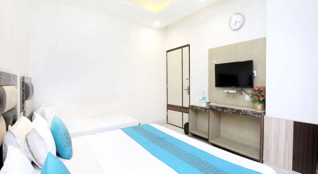 OYO 14510 Hotel Harpal Classic, Book Hotel Amritsar Punjab