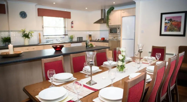 Коттедж с 4 комнатами Silverglades Holiday Homes