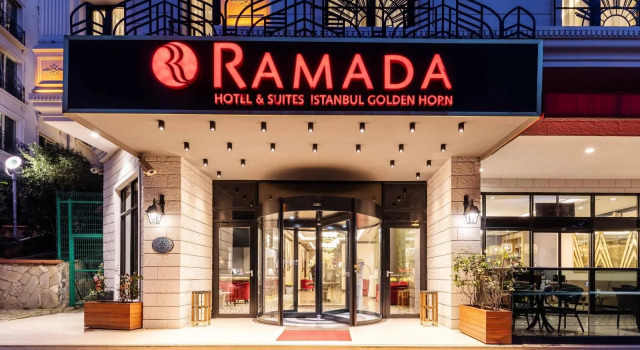 Двухместный люкс семейный Ramada by Wyndham Istanbul Golden Horn