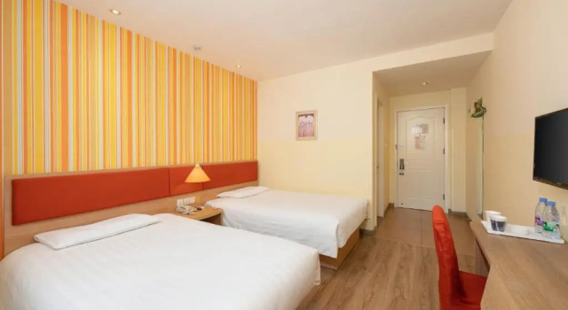 Номер Standard Home Inn Dalian North Railway Station