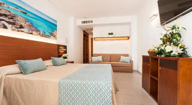 Hi! Aparthotel Bouganvilla Park, Varaa Hotelli Hotellit Sant Llorenc des Cardassar aamiaisella, Aamiainen