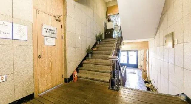 From H Amore Mio Vintage Suwon Station, Boek Mini-hotel Hotels in Suwon met parkeren, Parkeren