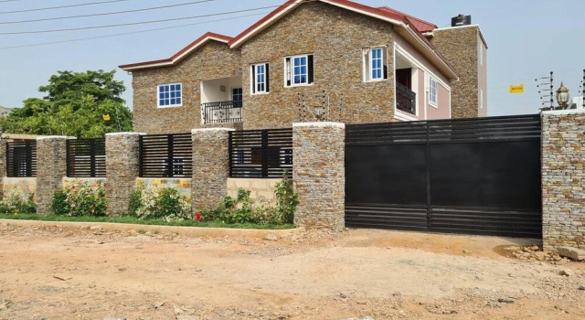 Comfy & Cozy Hideout ~ Close to Highway ~parking