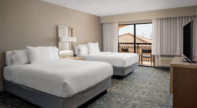 Люкс Courtyard by Marriott Key West Waterfront