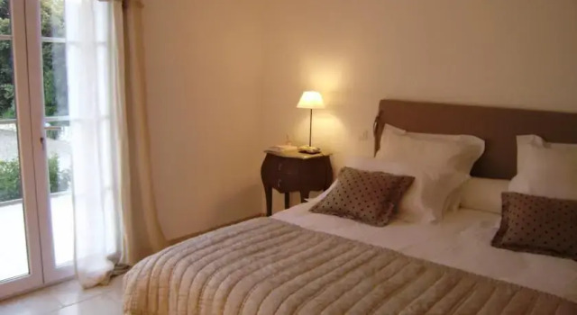 la Bastide d' Eyragues en Provence, Rezerwuj Hotel Hotele w Carros z basenem, Basen