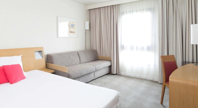Трёхместный номер Standard Novotel Amboise