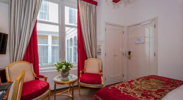 Двухместный номер Economy Ambassade Hotel