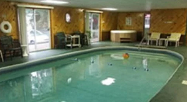 Seasons Pass Inn Vermont, Забронировать Отель Стоу Stowe-Smuggler's Notch, рядом с Stowe Historical Society Museum