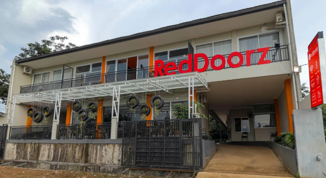 RedDoorz near Exit Toll Bogor, Book Guesthouse Bogor 