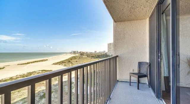 Апартаменты Walk to Beach & Eats: Condo w/ Pool in Clearwater!