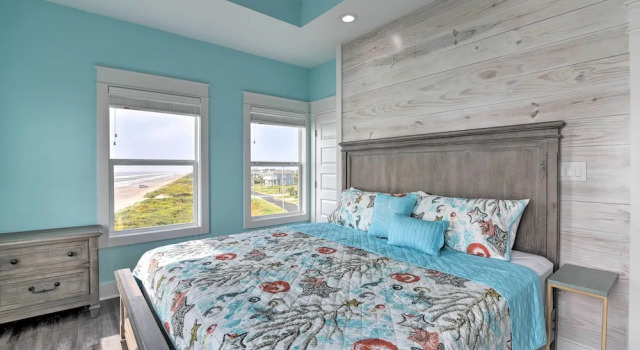 Коттедж Crystal Tides - Stunning Home W/oceanfront Views