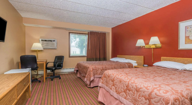 Четырёхместный номер Standard Super 8 by Wyndham Brooklyn Center/MPLS