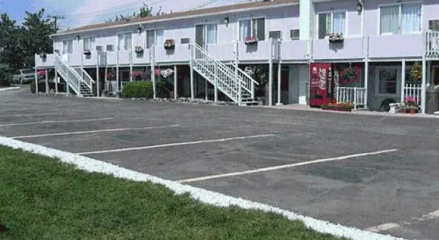 Sea Whale Motel, Забронировать Мотель  