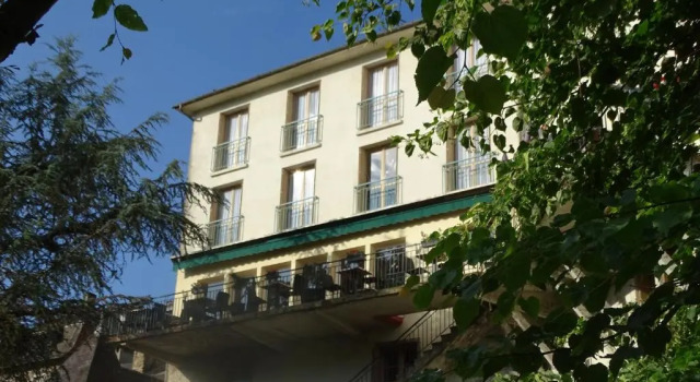 Logis Hôtel AMBROISE, Varaa Hotelli Uzerche Correze