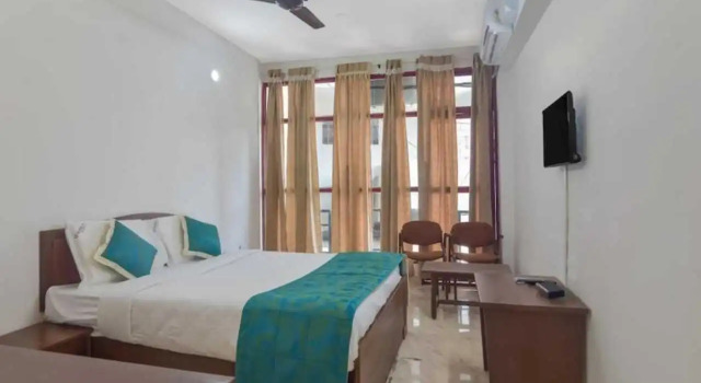 Easternwoods Hotel Raj, Забронировать Отель Отели Мадикери с парковкой, рядом с Парк Раджас-Сит, Парковка