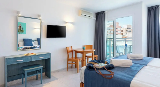 Студия с балконом Hotel Apartamentos Vibra Central City