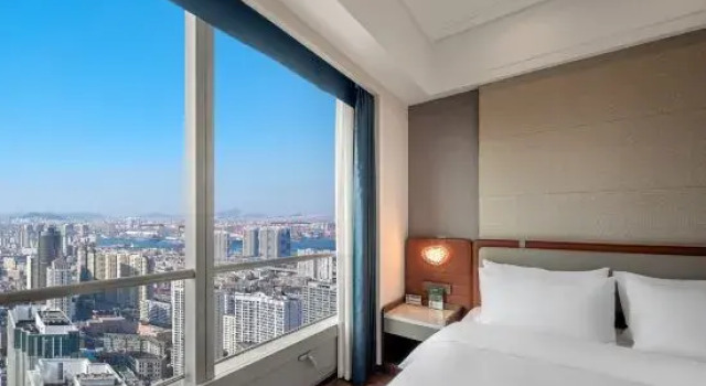 Люкс с красивым видом из окна Madison Hotel Dalian Harbor Square, Donggang Business District