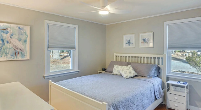 < 1 Mi to Craigville Beach: Home w/ Patio & BBQ, Book Feriehus Centerville Cape Cod