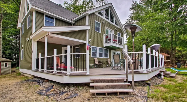 Коттедж с 5 комнатами с балконом Waterfront Ashland Home ~ 2 Mi to Downtown!