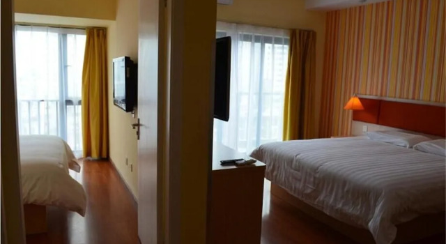 Home Inn Chengdu Jiuyan Bridge Sichuan University, Boek Hotel Hotels in Chengdu met parkeren, Parkeren