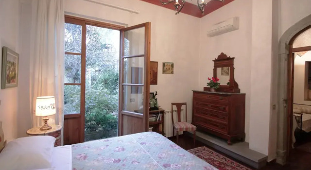 Апартаменты Domus Giorgio Authentic 1600's apt with Stunning Garden and Rooftop