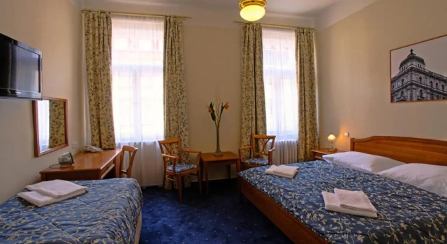 Standard Triple room Anna Hotel