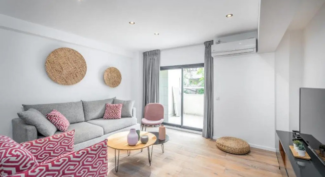 Rothschild Area - One BDR with a Big terrasse, Забронировать Апартаменты/квартира Тель-Авив Тель-Авивский округ, рядом с Independence Hall Museum
