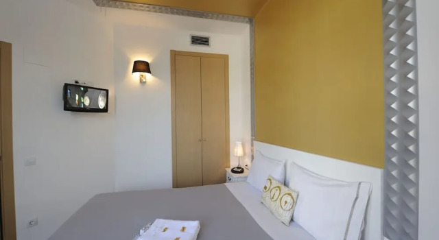 Полулюкс с балконом Apart-Suites Hostemplo
