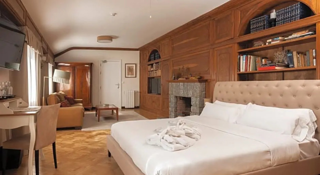Люкс Superior Angelats Hotel - A Signature Boutique Hotel & Restaurant