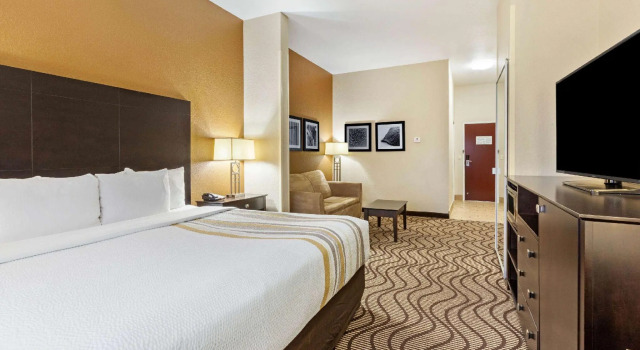 Двухместный люкс с красивым видом из окна La Quinta by Wyndham South Bend