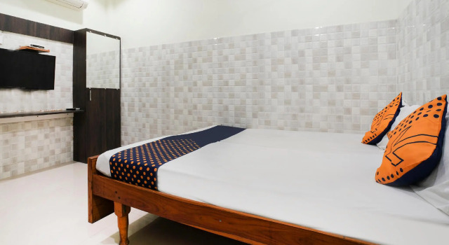 SPOT ON 38697 Hotel Sridhar, Rezerwuj Hotel Khammam Telangana