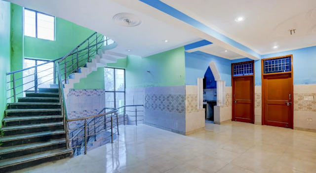 OYO Flagship 77565 akshit residency, Забронировать Отель Нойда штат Уттар-Прадеш