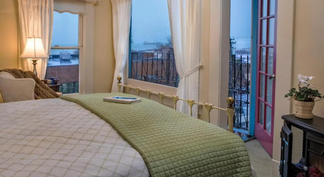 Двухместный номер Standard с балконом Clementines Guest House & Vacation Rentals