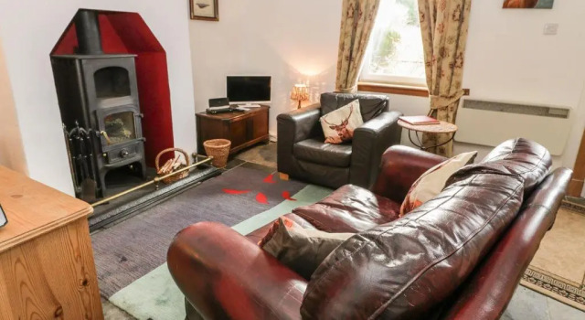 Crinan Canal Cottage No8, Kilmartin