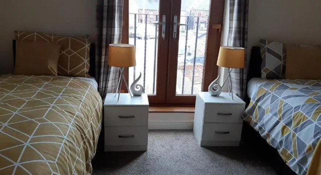 Коттедж Impeccable 4-bed House in Barnsley