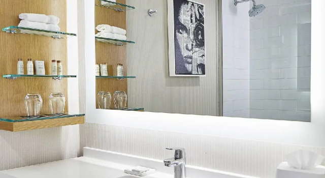 Четырёхместный люкс c 1 комнатой Renaissance Chicago Glenview Suites Hotel
