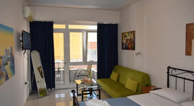 Апартаменты c 1 комнатой с балконом и с видом на город Alena Apartments