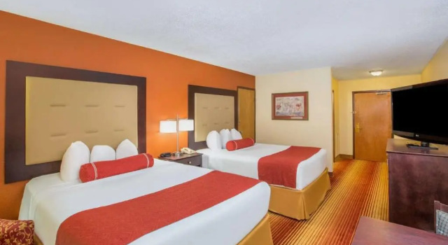 Четырёхместный номер Standard Clarion Inn and Suites Convention Center Kearney