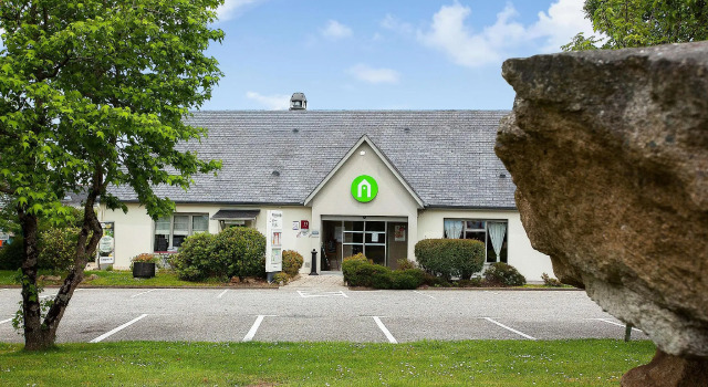 Кровать в общем номере Brit Hotel Quimper Sud
